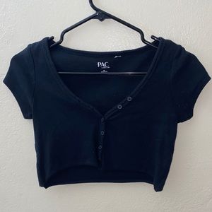 Black cropped tee